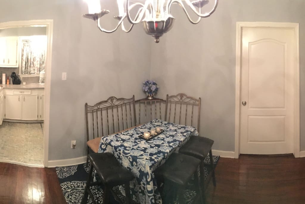 Dining area w/ additional seating (chaise lounge in room)