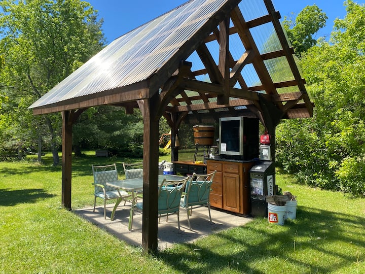 Carson Bunkie | Classic Glamping Near Sauble Beach - Sauble Beach