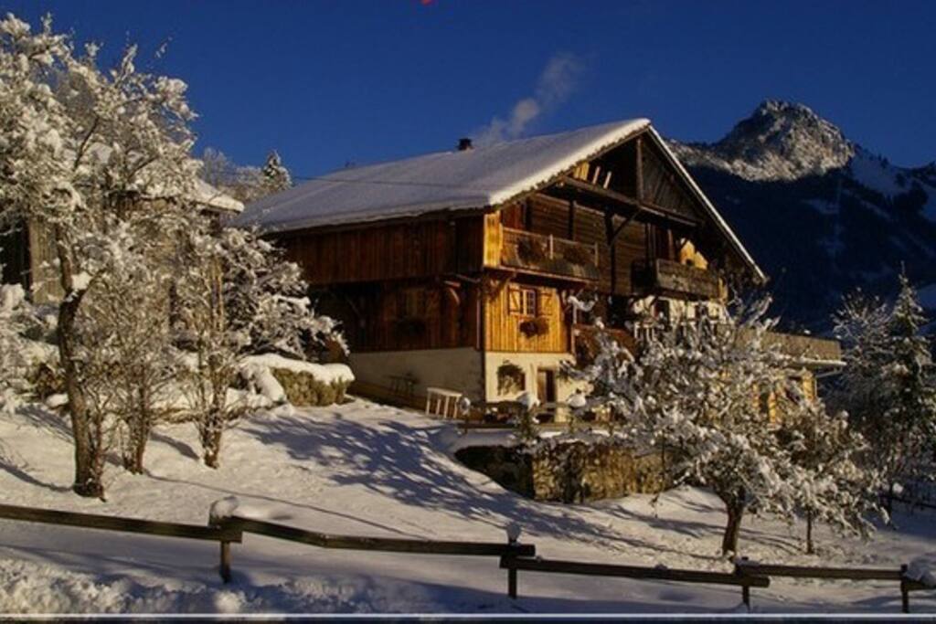 Chalet traditionnel et authentique à quelques Km des stations de ski du Grand Bornand et de La Clusaz