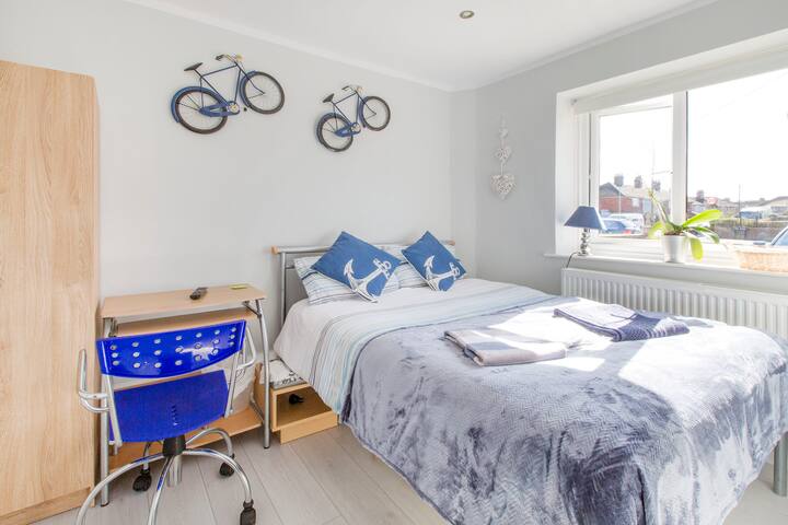 Room with private shower rm on Weirs Lane