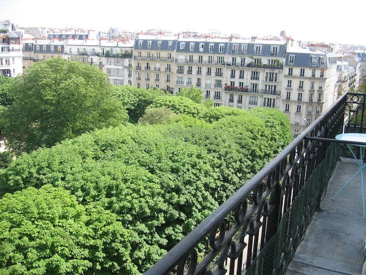 Haussmannstyle flat with Montmartre view Apartments for Rent in