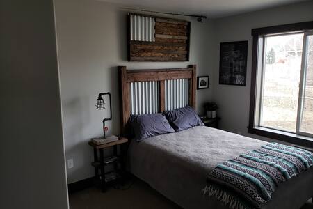 Crash-pad for adventure