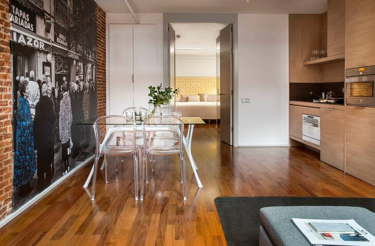 Charming & Spacious Apartment in City Center gallery image 5