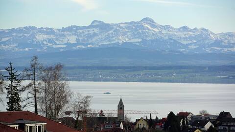 Large 3-room apartment with great lake and alpine views