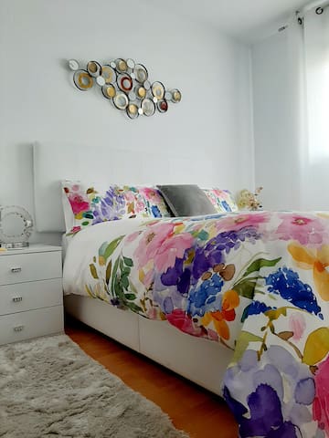 Private room with 1 bedrooms in Zaragoza - Confortable Habitación con  baño privado y  bañera