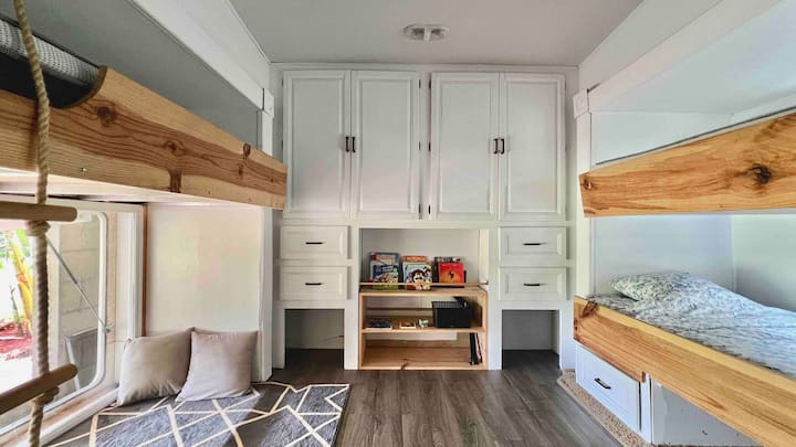 Задна соба. Детска соба