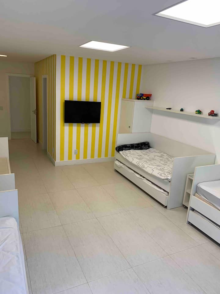 Suite para niños (8 camas individuales)