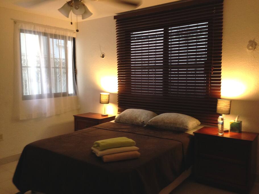 confortable queen size bed