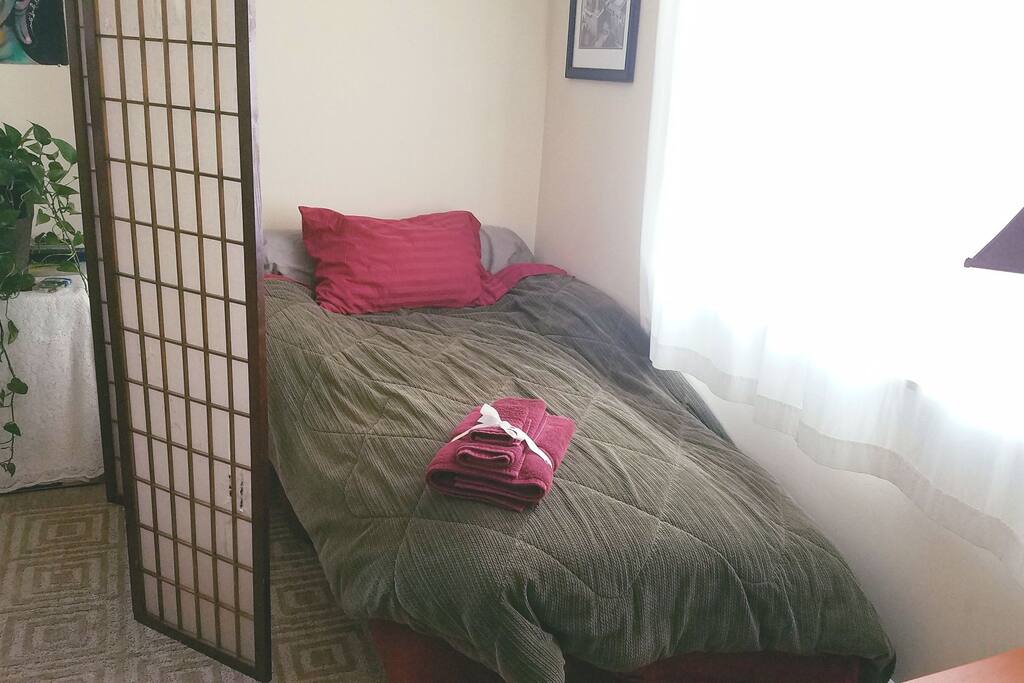 comfy clean cheap corner to sleep. clean towels too
