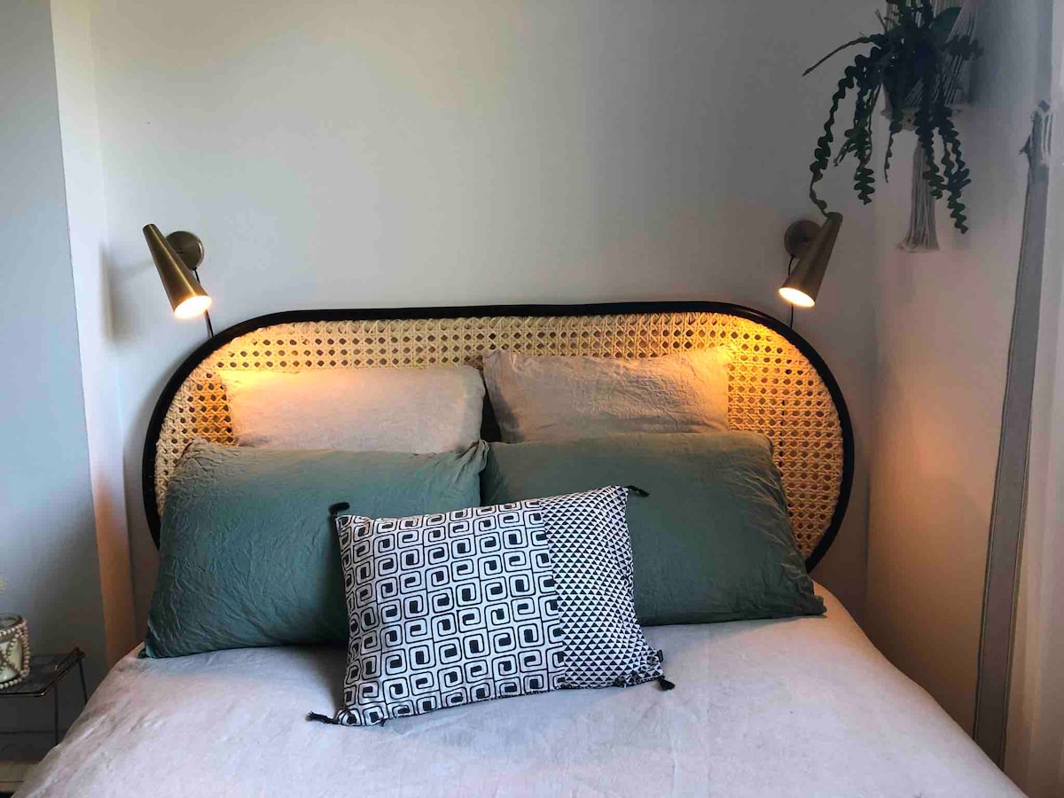 Спална соба на приземје 1 
140x190 кревет 