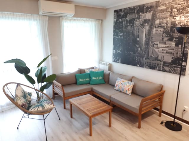 Junto a la playa de Gros,parking opcional