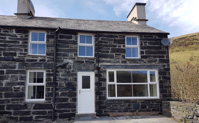 Yr Hen Siop 4 Bed Welsh Cottage In Snowdonia Cottages For Rent