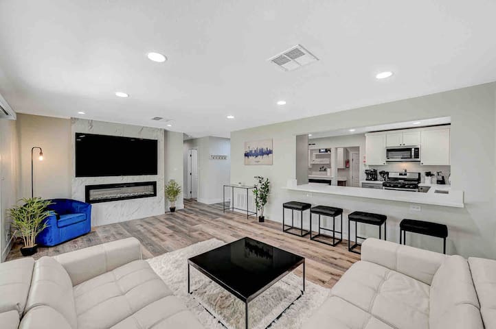 Vegas Baby-5 minutes to strip!