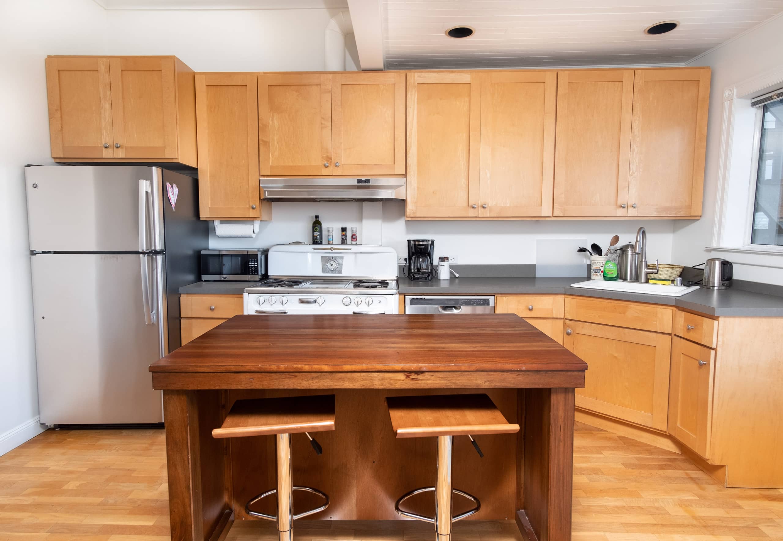 Home in San Francisco · ★4.99 · 3 bedrooms · 3 beds · 1 bath - Image 6