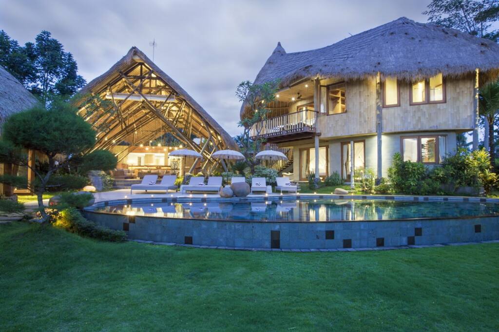 Villa & pool