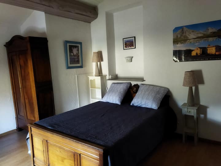 Спалня на пода за 3 - ма души 