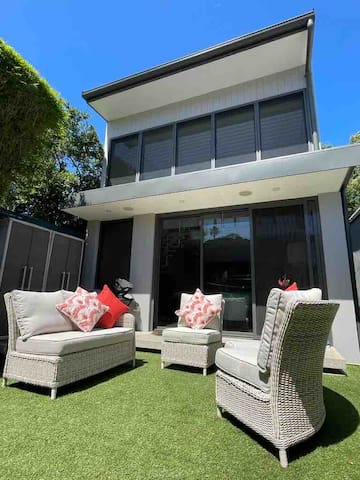Designer House – Sydney City 7 Minutes by Train gallery image 2