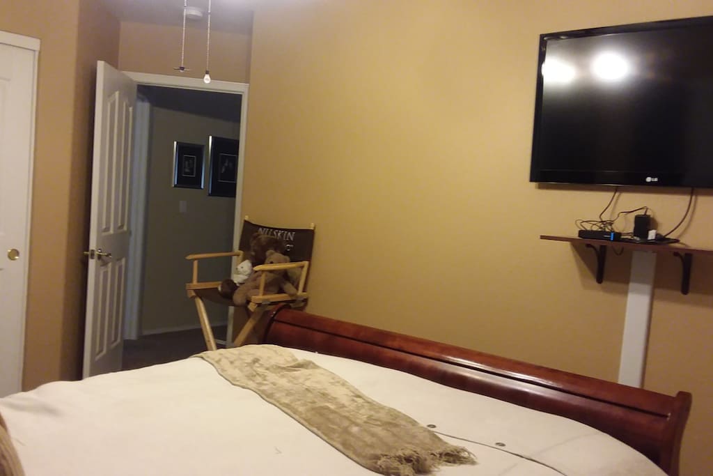 Queen bed with 45" TV