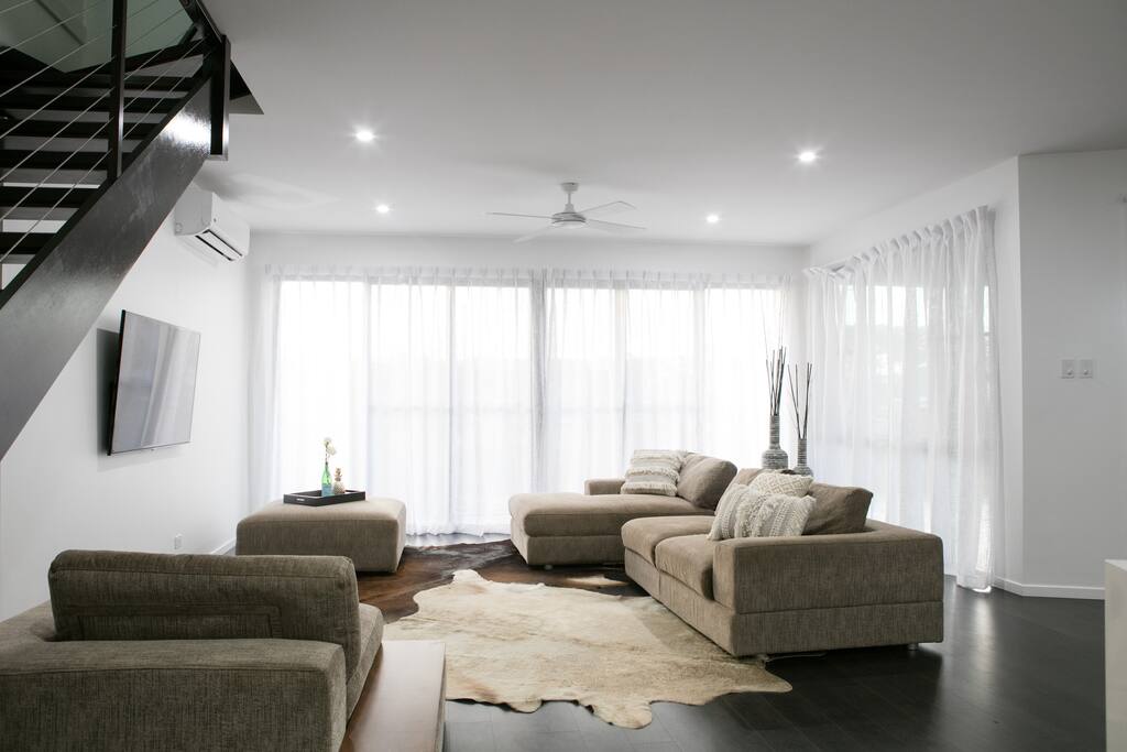 NYC loft with a hint of Boho in this stunning lounge room