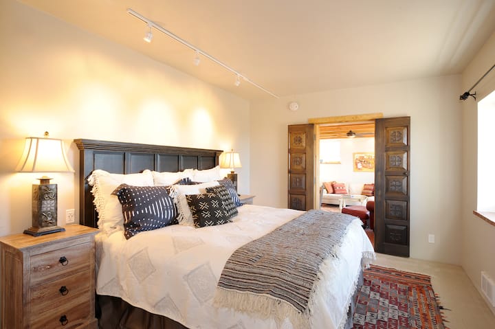 King sized bed with comfortable Simmons mattress.