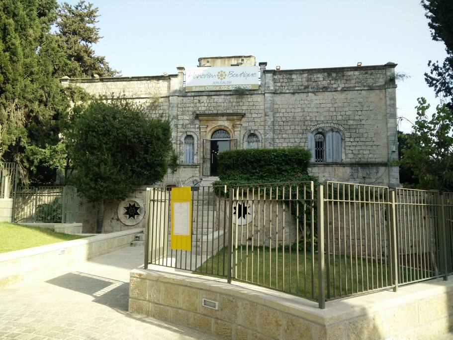 Monument historique dans le jardin