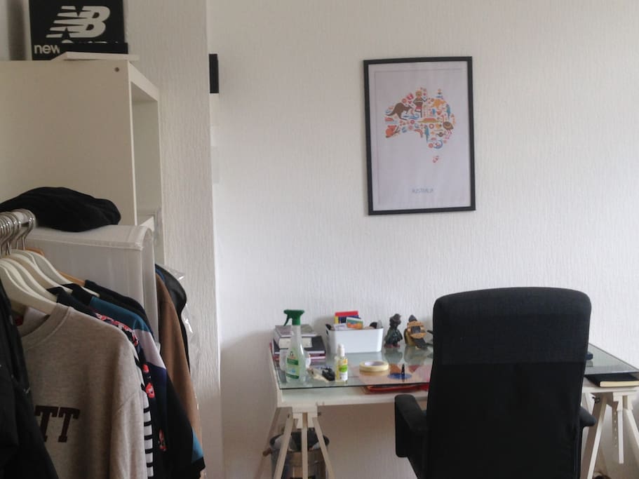 SCHREIBTISCH