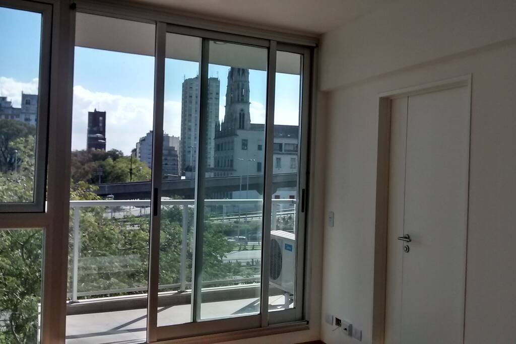 Con la mejor vista a la avenida 9 de Julio.