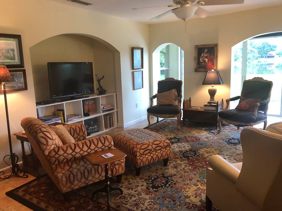 Gathering room with cable TV and DVD player. Table top editions of many of the great master artists are available to peruse. The furniture is “fluid” to be arranged as best meets ur needs