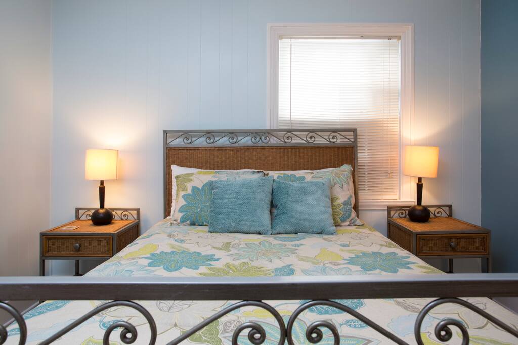 Queen Size bedroom area