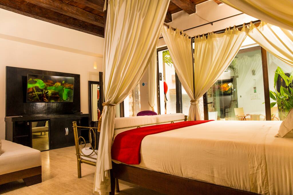 ROOM 1