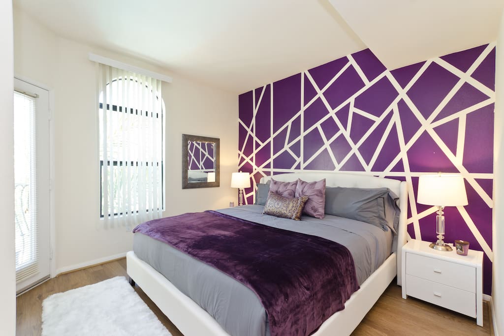 King size bed with pillow top mattress and 1500 thread count sheets