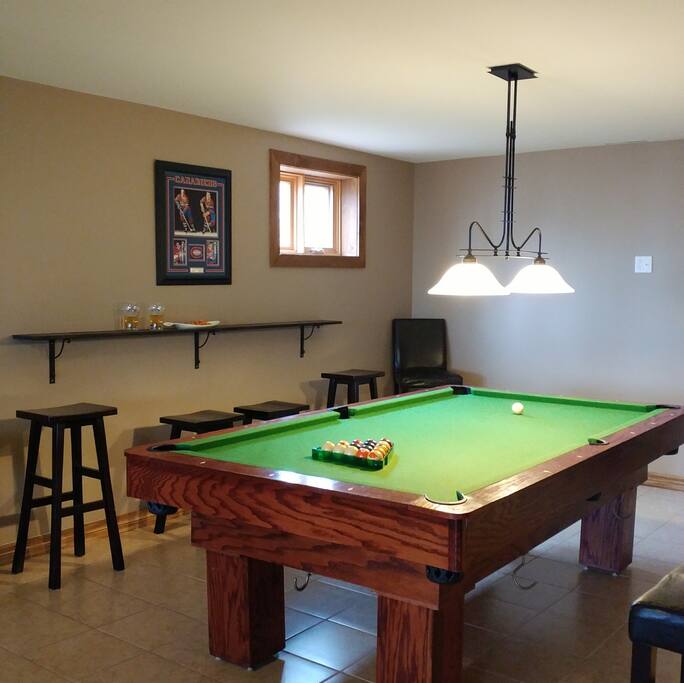 Salle de billard + divan lit simple