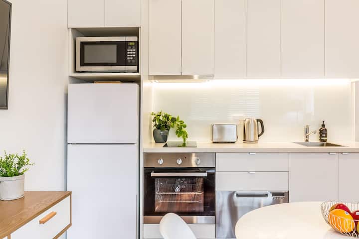 Central location a Vibrant Area, Walk to CBD