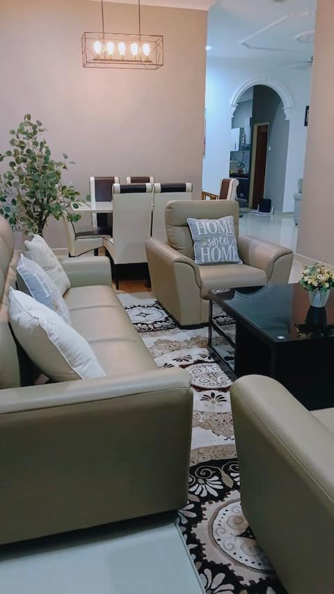 Homestay BaitiKami
(3 beds,3 baths, Airconds,WiFi)