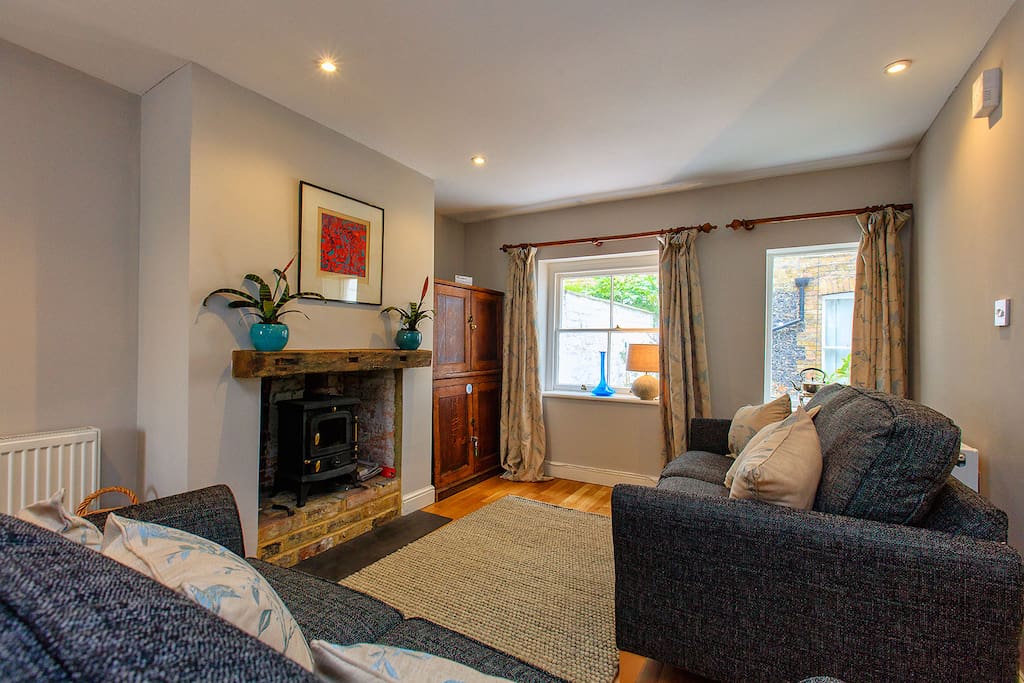 Light and spacious lounge