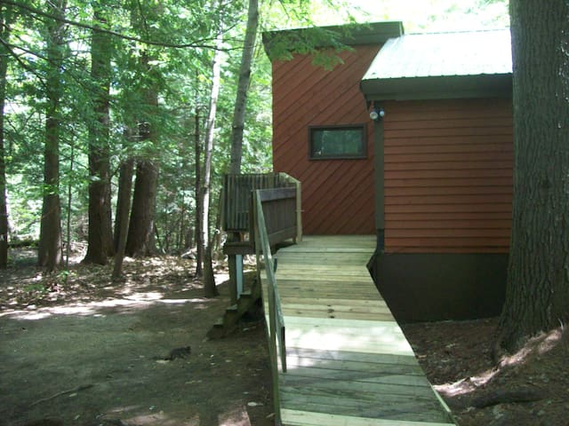 Rustic little studio in the pines of NH!