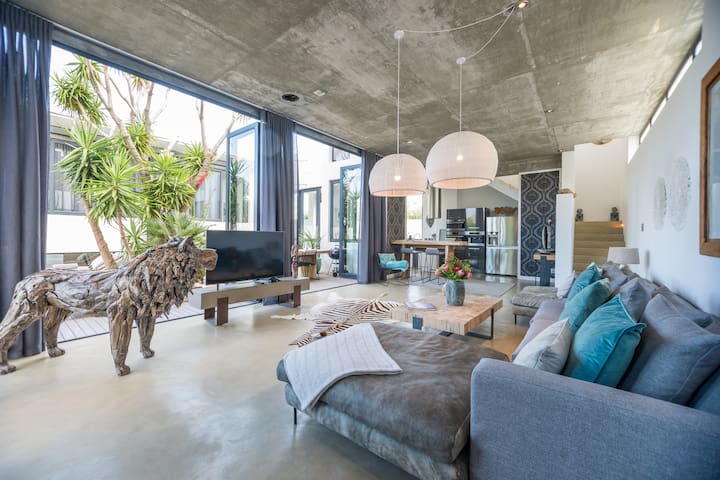 3 Story Modern Villa | Views | Back Up Power