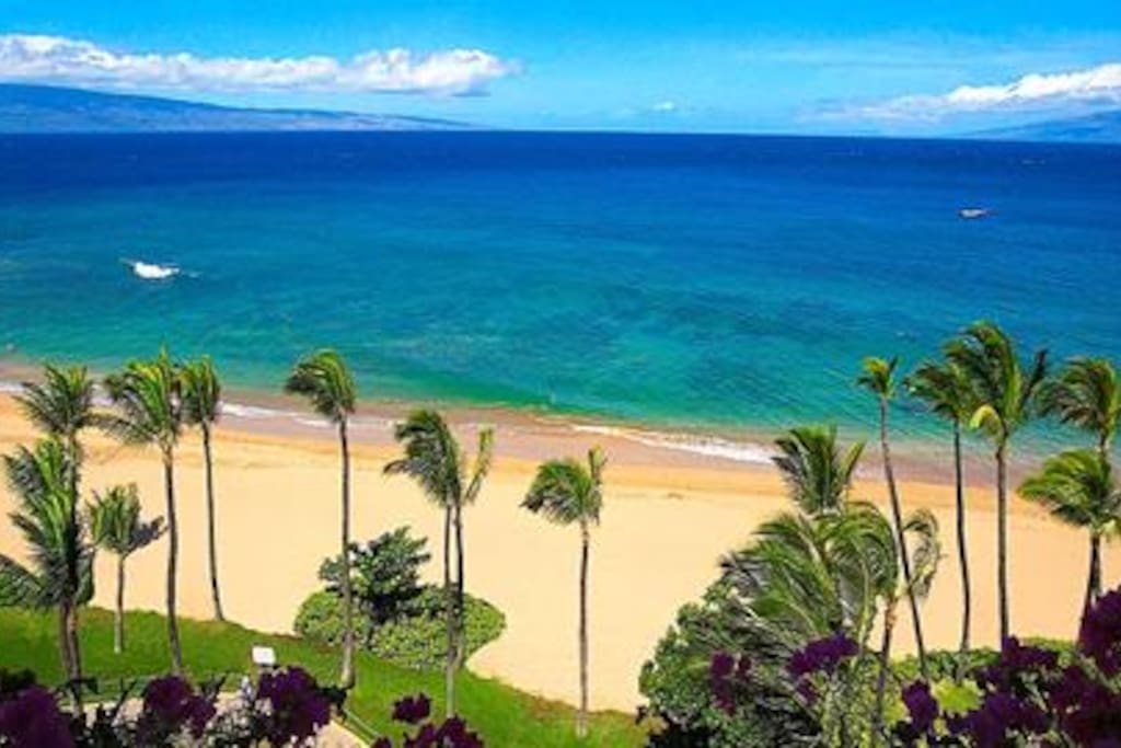 Exquisite oceanfront view. Lanai on the left, and Molokai on the right.