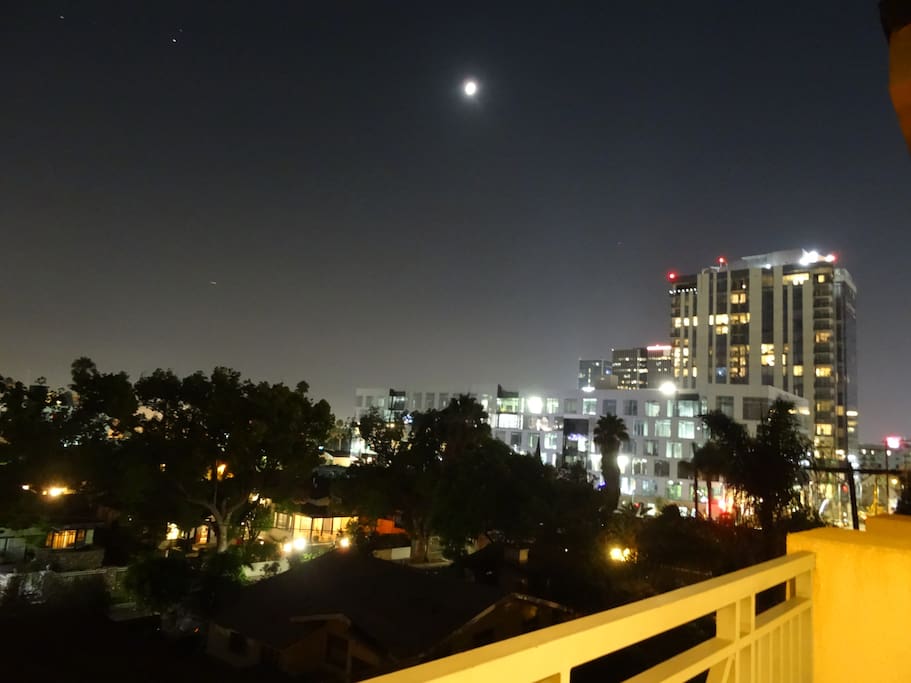 Lounge in your spacious and relaxing private balcony, taking in night views of tree tops and the entire city.