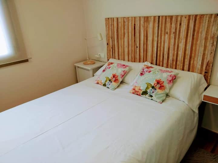 חדר שינה זוגי.