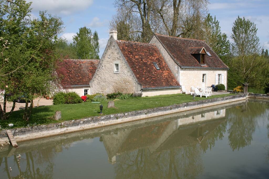 Maison principale vue du bief