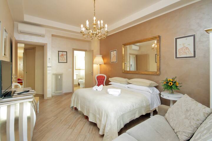 Colosseo Studios Luxury Apartment Rome gallery image 2