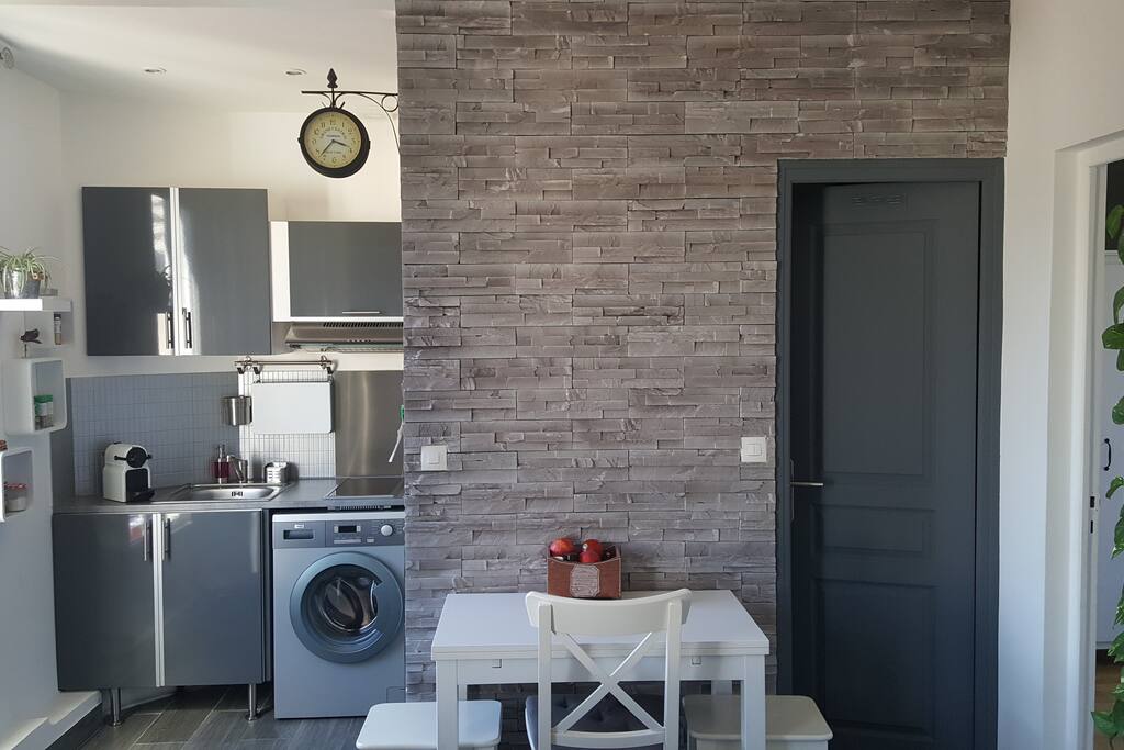 cuisine et salle de bain / kitchen and bathroom