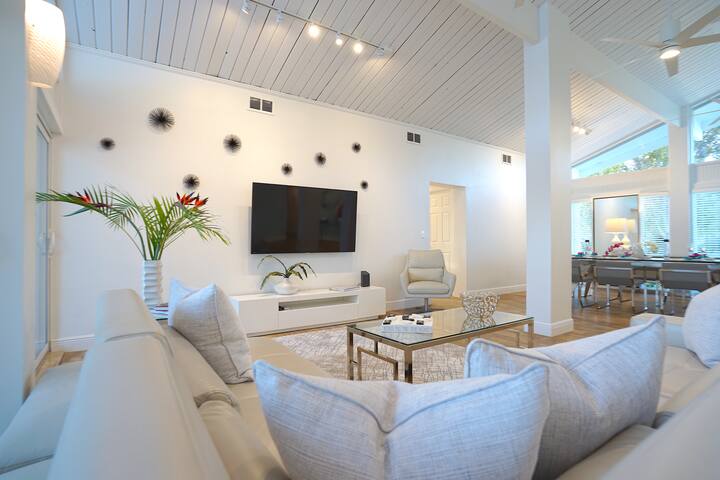 RENT LUXE 5 STAR 5 BED HTD POOL+HOT TUB STUNNING! gallery image 5