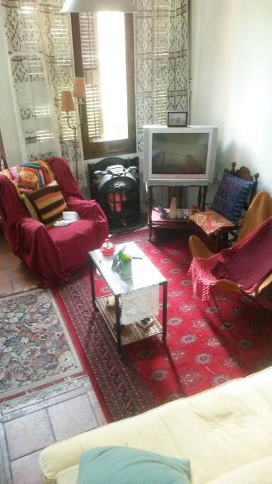 Spacious & bright living room