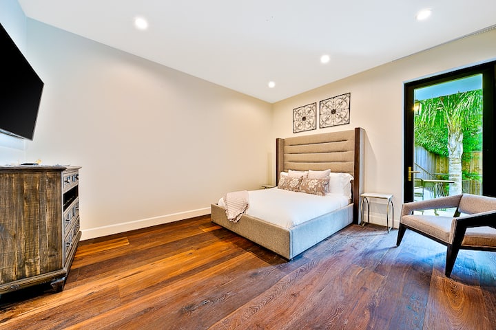 Стая за гости 2