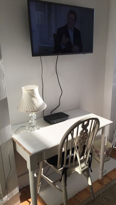 Sunny desk to work from