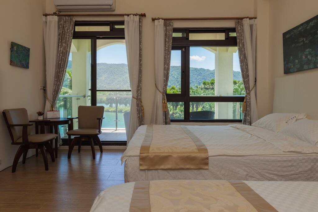 One king size bed +one queen size Bed