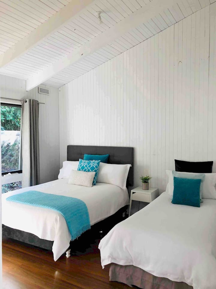 Chambre 2 

Lit double et lit simple, climatiseur et chauffage à système bibloc