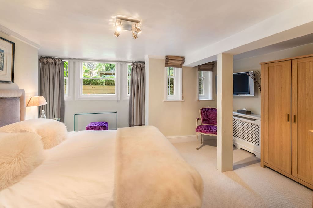 King size, two double wardrobes and chest of drawers